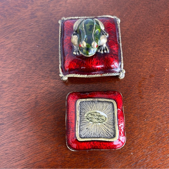 Frog Sitting on a Pillow Metal Trinket Box - Picture 8 of 11